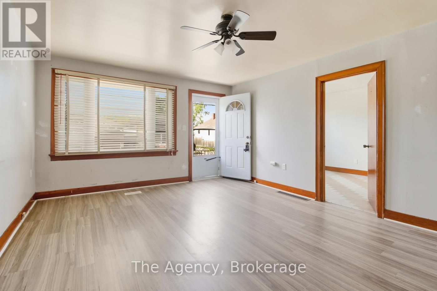 118 Morton Street, Thorold, Ontario  L2V 1C5 - Photo 3 - X12457266