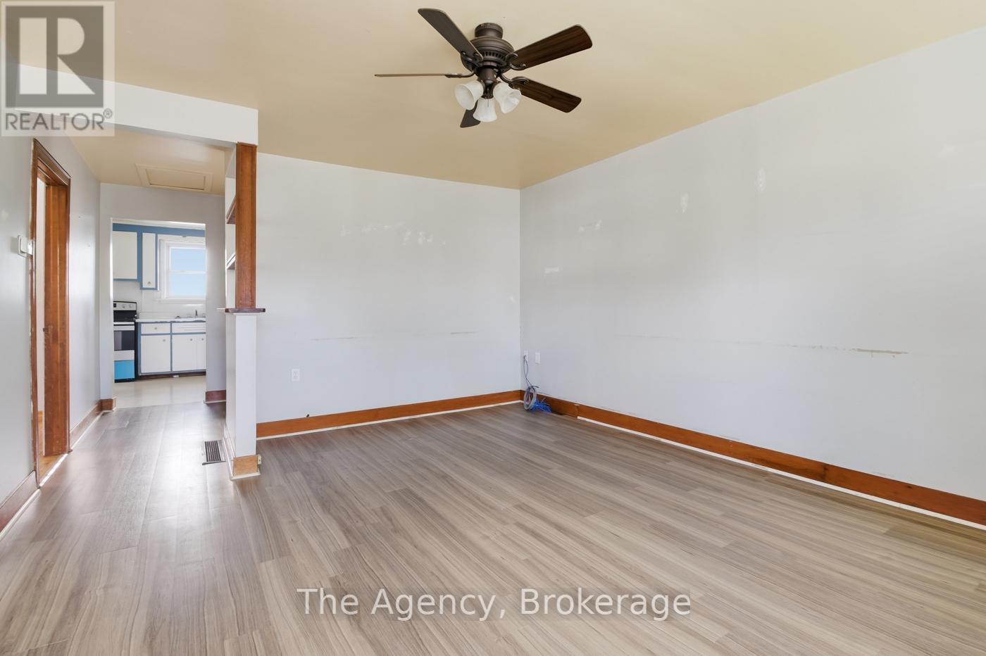 118 Morton Street, Thorold, Ontario  L2V 1C5 - Photo 5 - X12457266