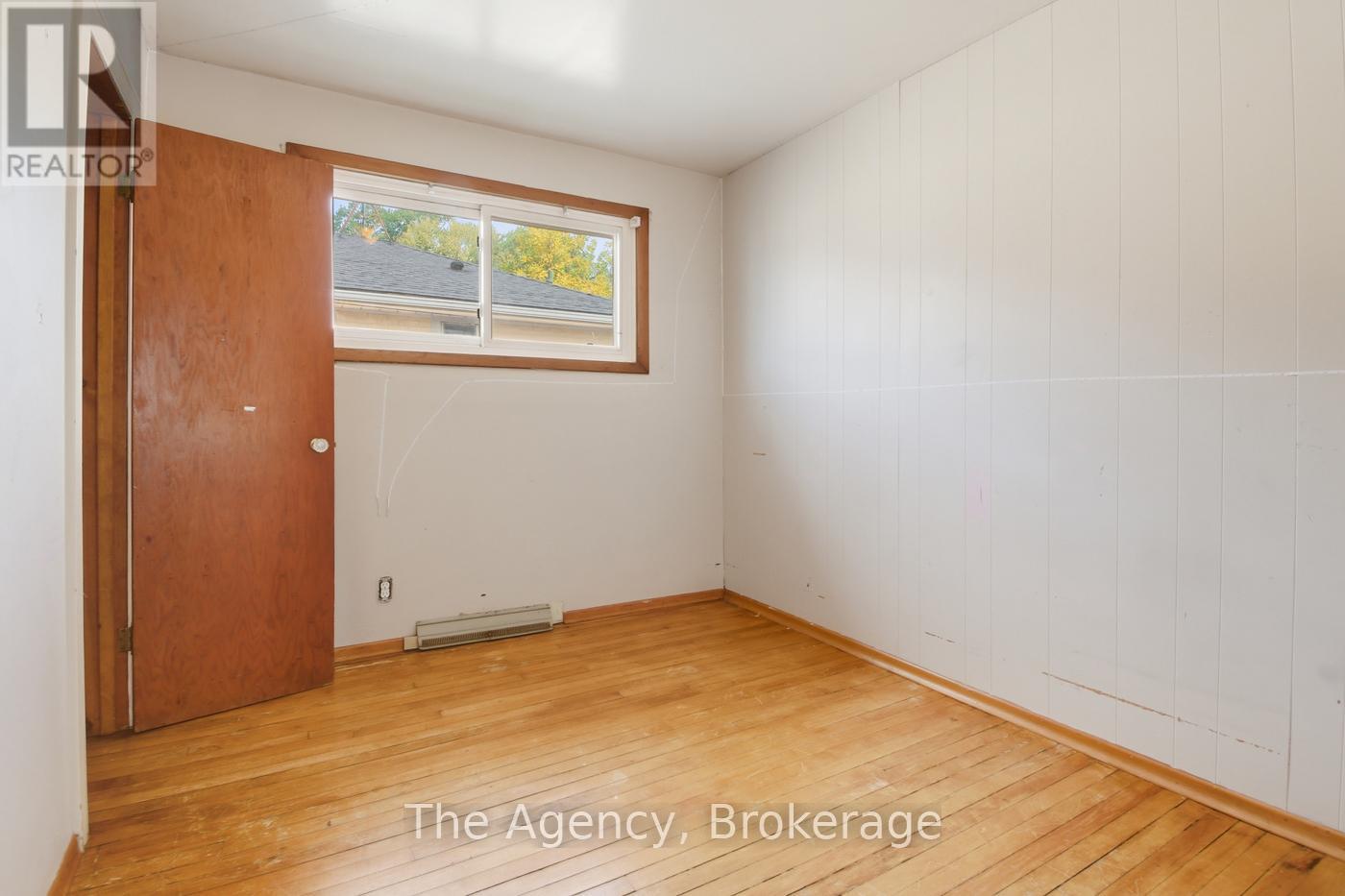 118 Morton Street, Thorold, Ontario  L2V 1C5 - Photo 9 - X12457266