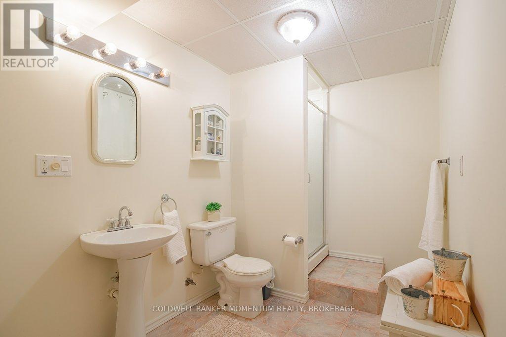 43 Silvercrest Court, Thorold, Ontario  L2V 5B4 - Photo 30 - X12461140