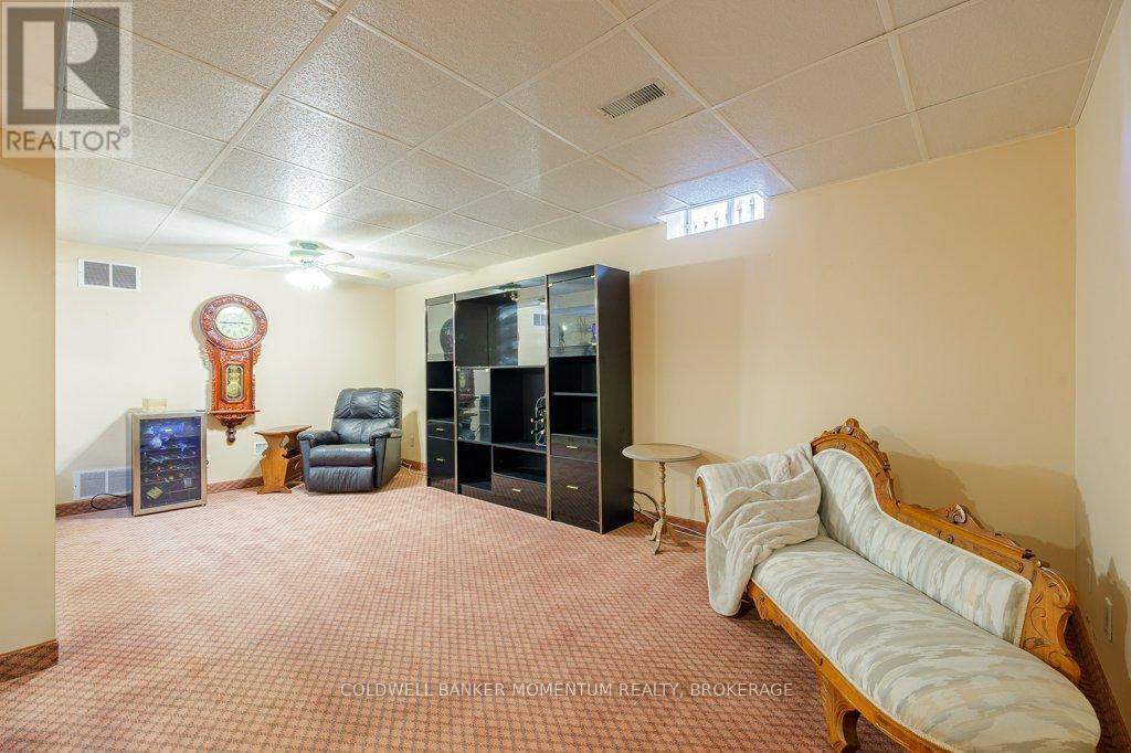 43 Silvercrest Court, Thorold, Ontario  L2V 5B4 - Photo 32 - X12461140