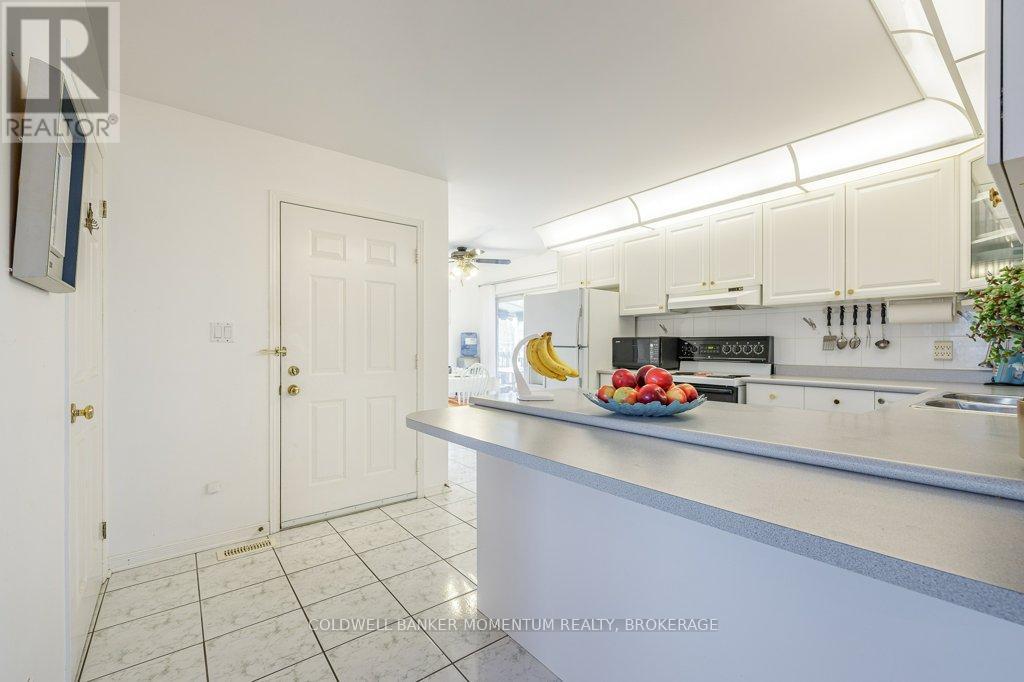 43 Silvercrest Court, Thorold, Ontario  L2V 5B4 - Photo 8 - X12461140