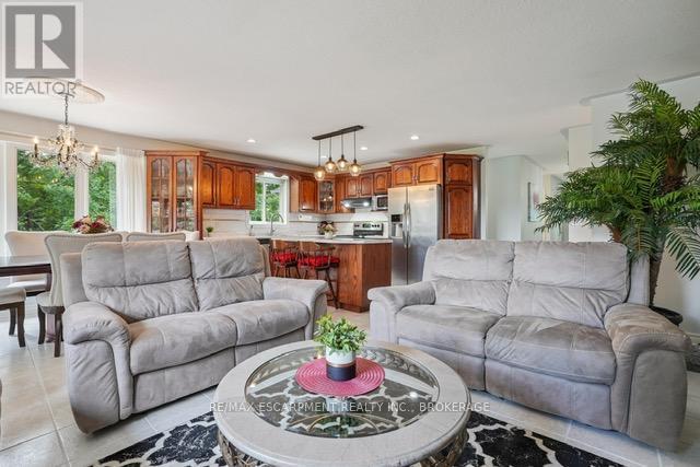 440 South Pelham Road, Welland, Ontario  L3C 3C6 - Photo 11 - X12463703