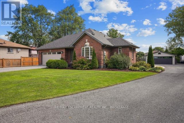 440 South Pelham Road, Welland, Ontario  L3C 3C6 - Photo 2 - X12463703