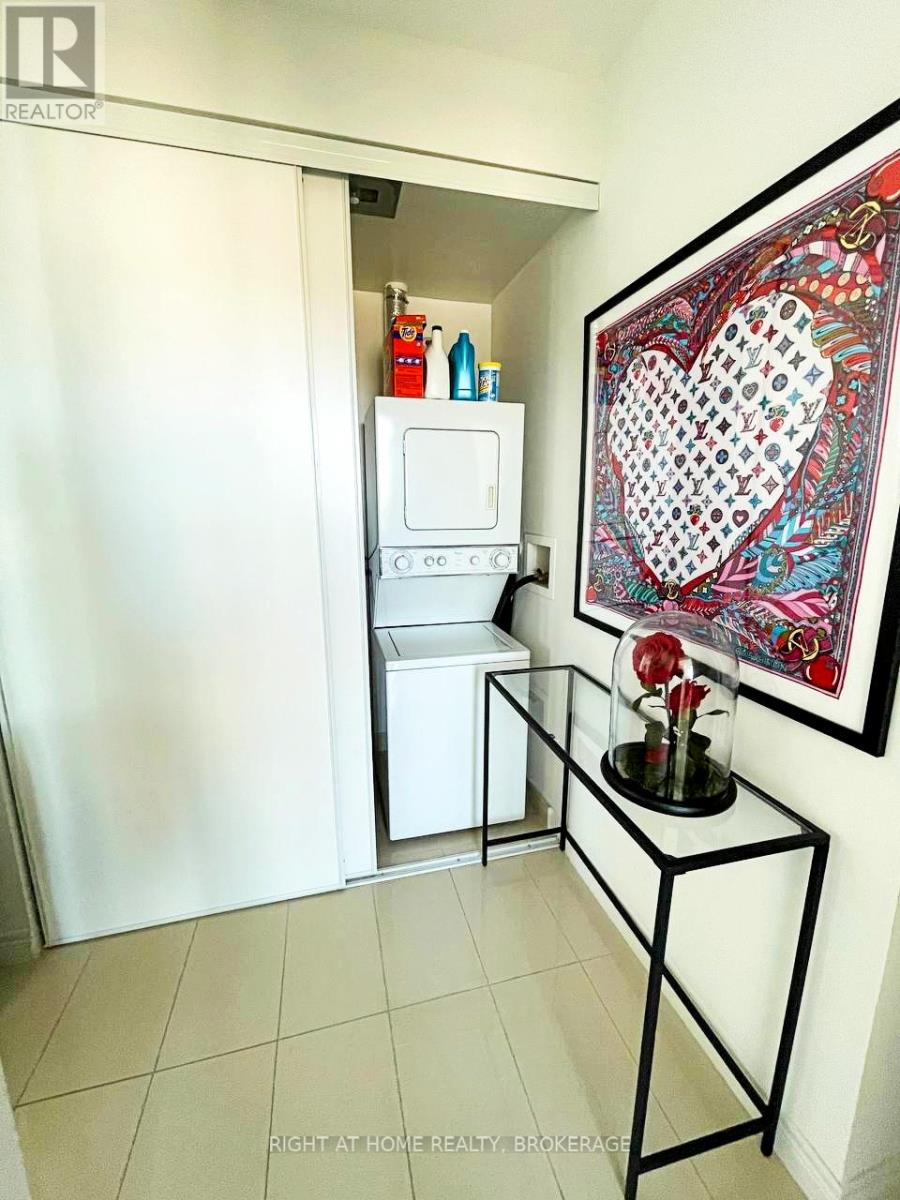 Ph101 - 208 Enfield Place, Mississauga, Ontario  L5B 0G8 - Photo 15 - W12467686