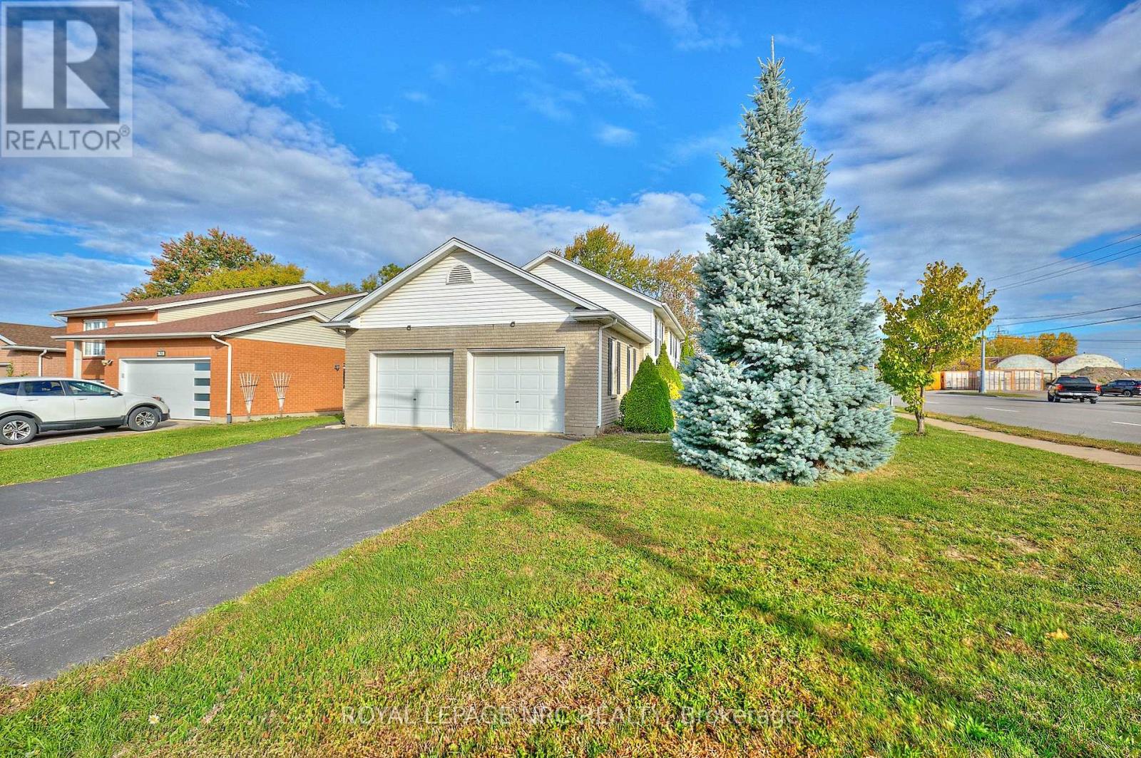 4431 Montrose Road, Niagara Falls, Ontario  K2H 1K1 - Photo 2 - X12468698