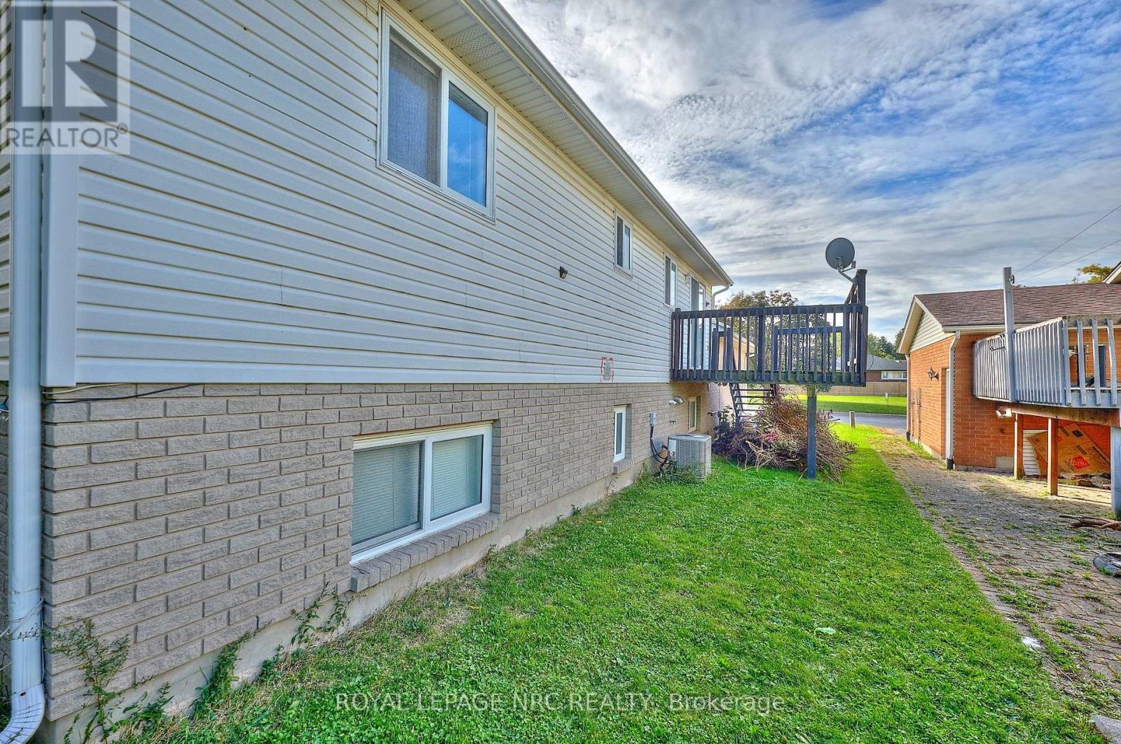 4431 Montrose Road, Niagara Falls, Ontario  K2H 1K1 - Photo 4 - X12468698