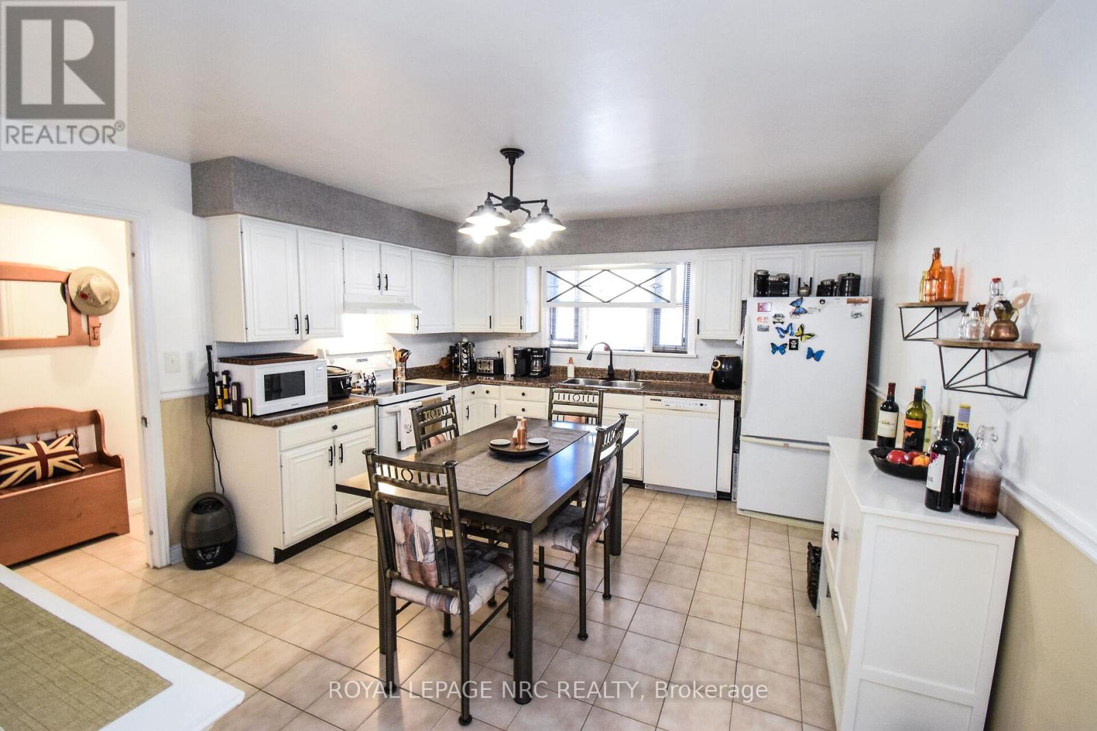 5367 Kitchener Street, Niagara Falls, Ontario  L2G 1B6 - Photo 11 - X12470099