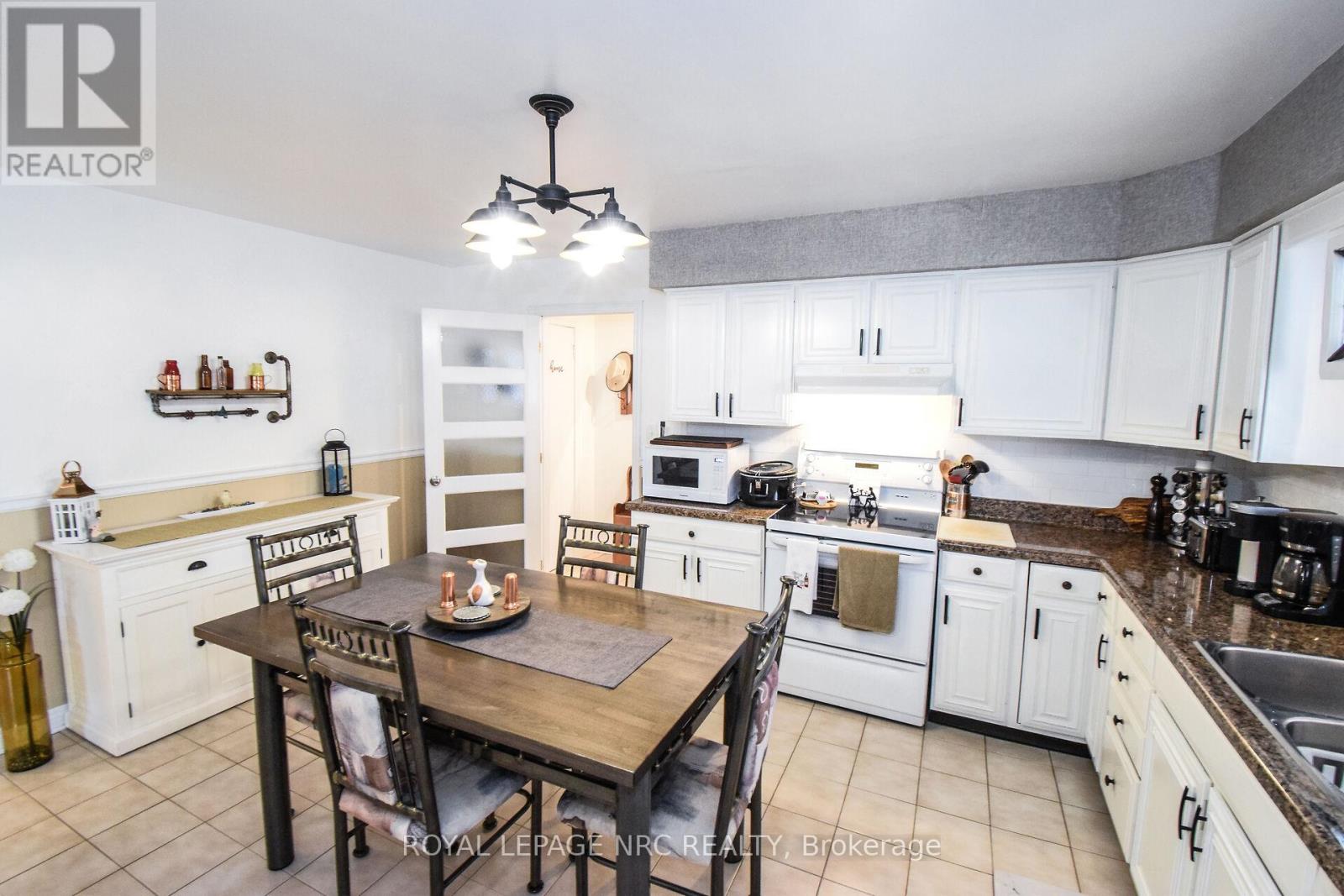 5367 Kitchener Street, Niagara Falls, Ontario  L2G 1B6 - Photo 12 - X12470099