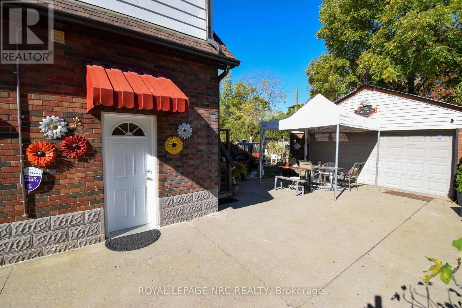 5367 Kitchener Street, Niagara Falls, Ontario  L2G 1B6 - Photo 3 - X12470099