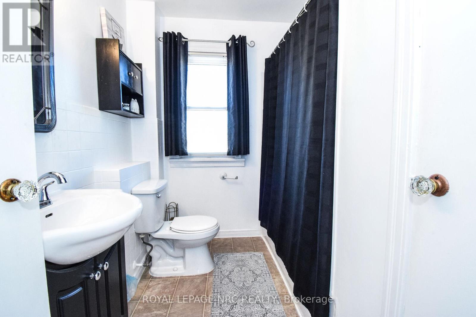 5367 Kitchener Street, Niagara Falls, Ontario  L2G 1B6 - Photo 39 - X12470099