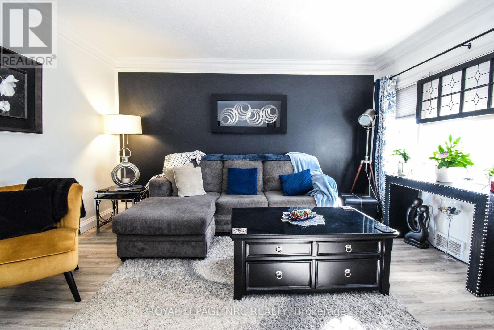 5367 Kitchener Street, Niagara Falls, Ontario  L2G 1B6 - Photo 5 - X12470099