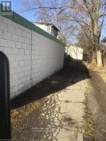 4541 Crysler Avenue, Niagara Falls, Ontario  L2E 3V5 - Photo 7 - X12475502