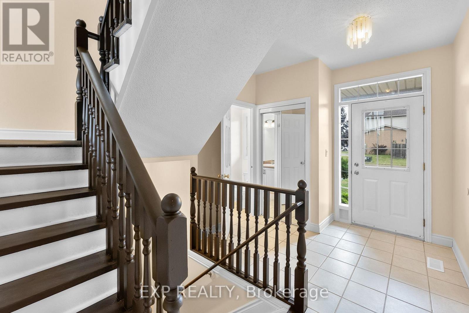 38 Natalie Court, Thorold, Ontario  L2V 5C6 - Photo 10 - X12476574