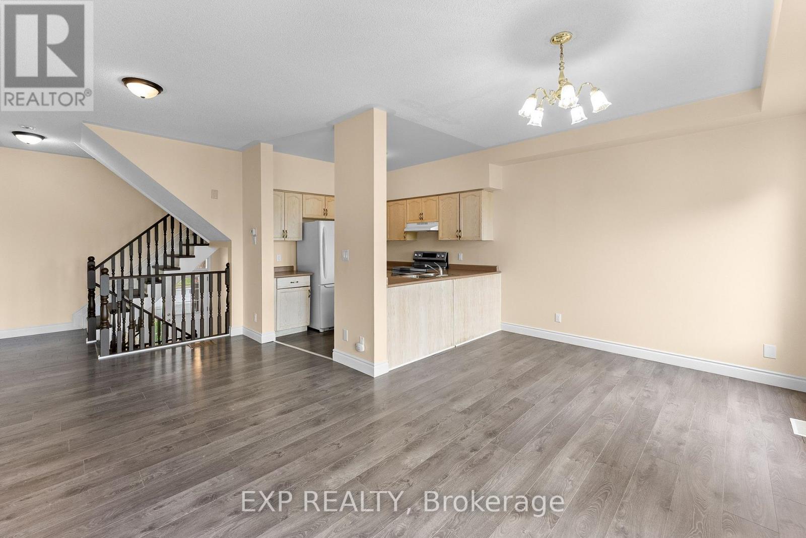 38 Natalie Court, Thorold, Ontario  L2V 5C6 - Photo 4 - X12476574