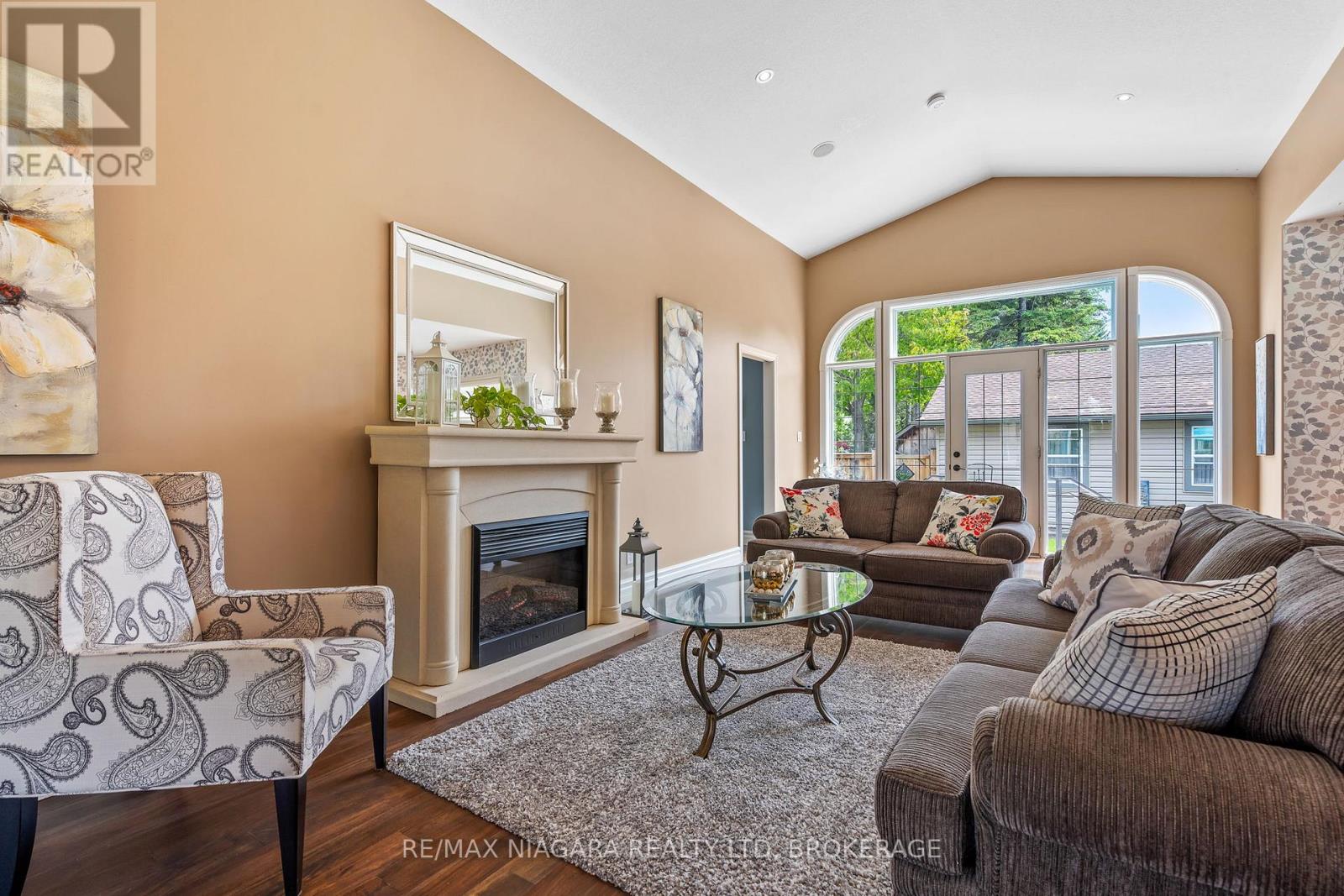 47 Rosemount Avenue, Port Colborne, Ontario  L3K 5P8 - Photo 10 - X12480273