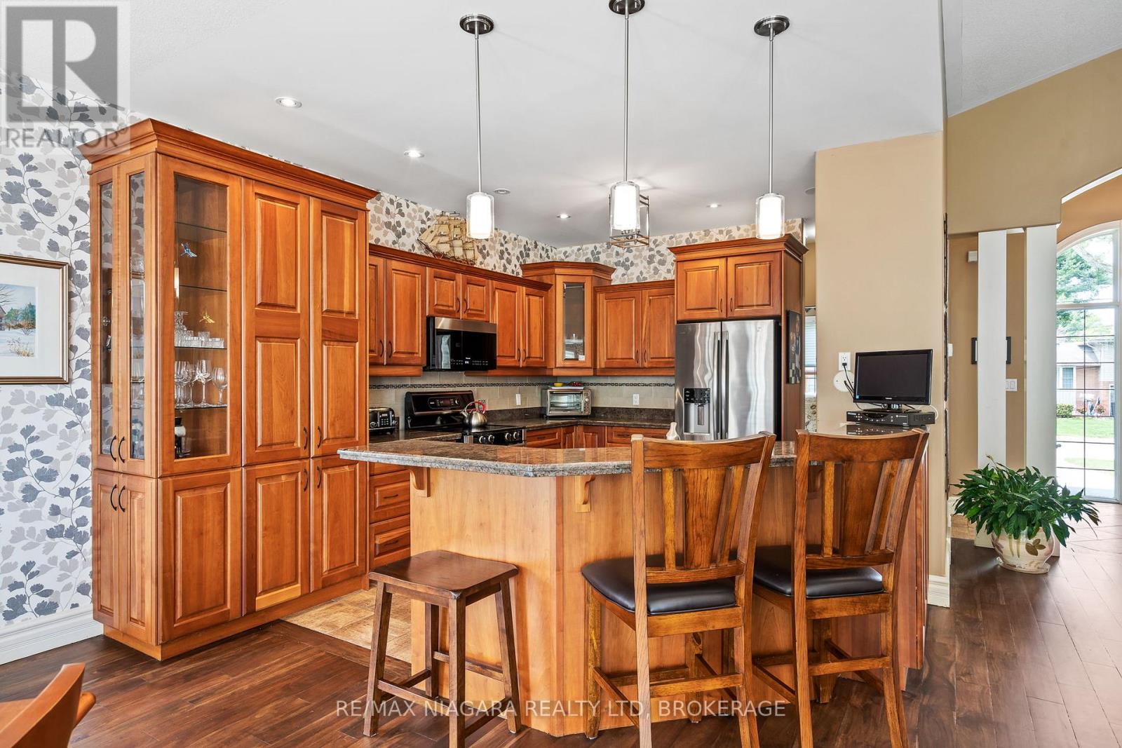 47 Rosemount Avenue, Port Colborne, Ontario  L3K 5P8 - Photo 15 - X12480273