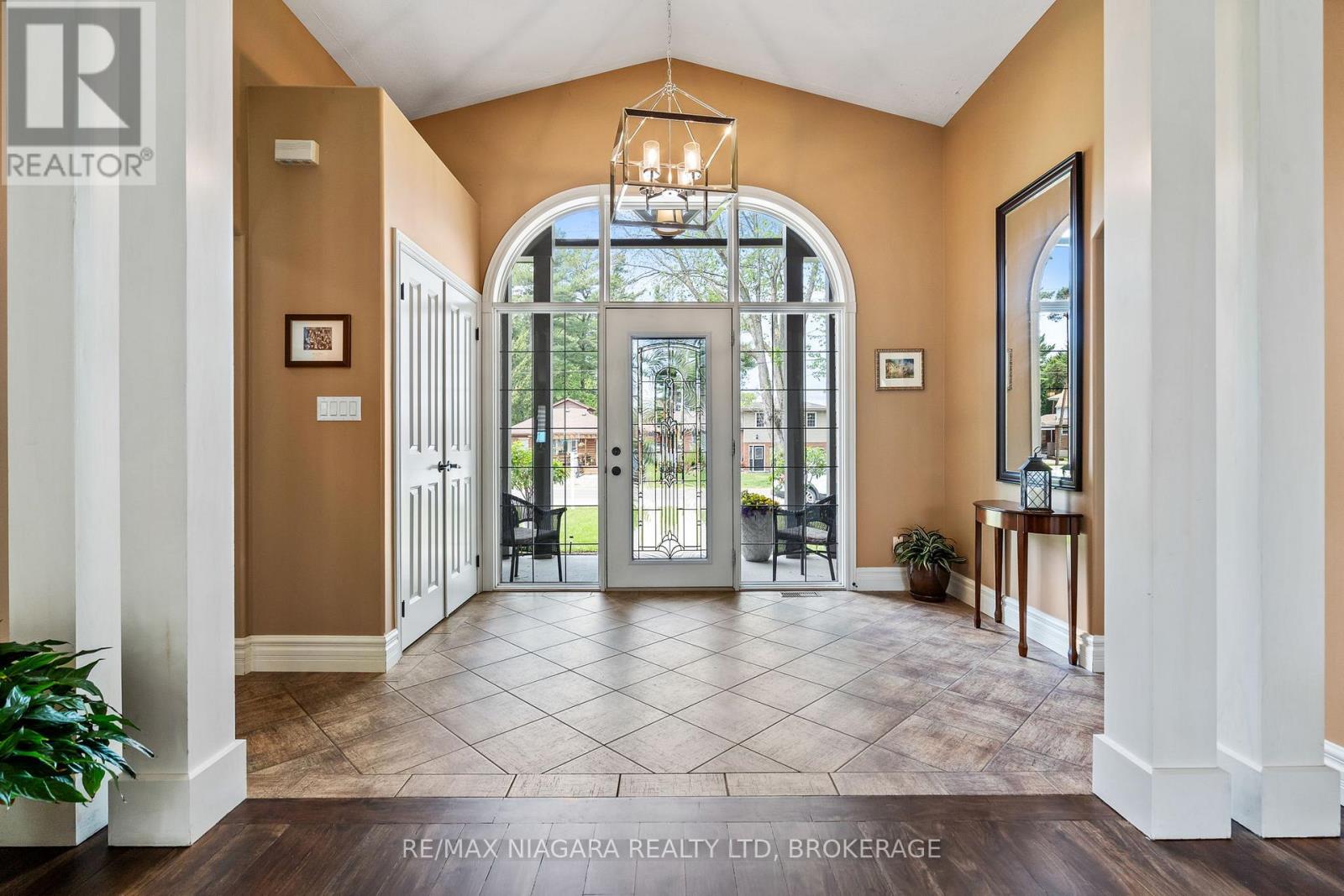 47 Rosemount Avenue, Port Colborne, Ontario  L3K 5P8 - Photo 8 - X12480273