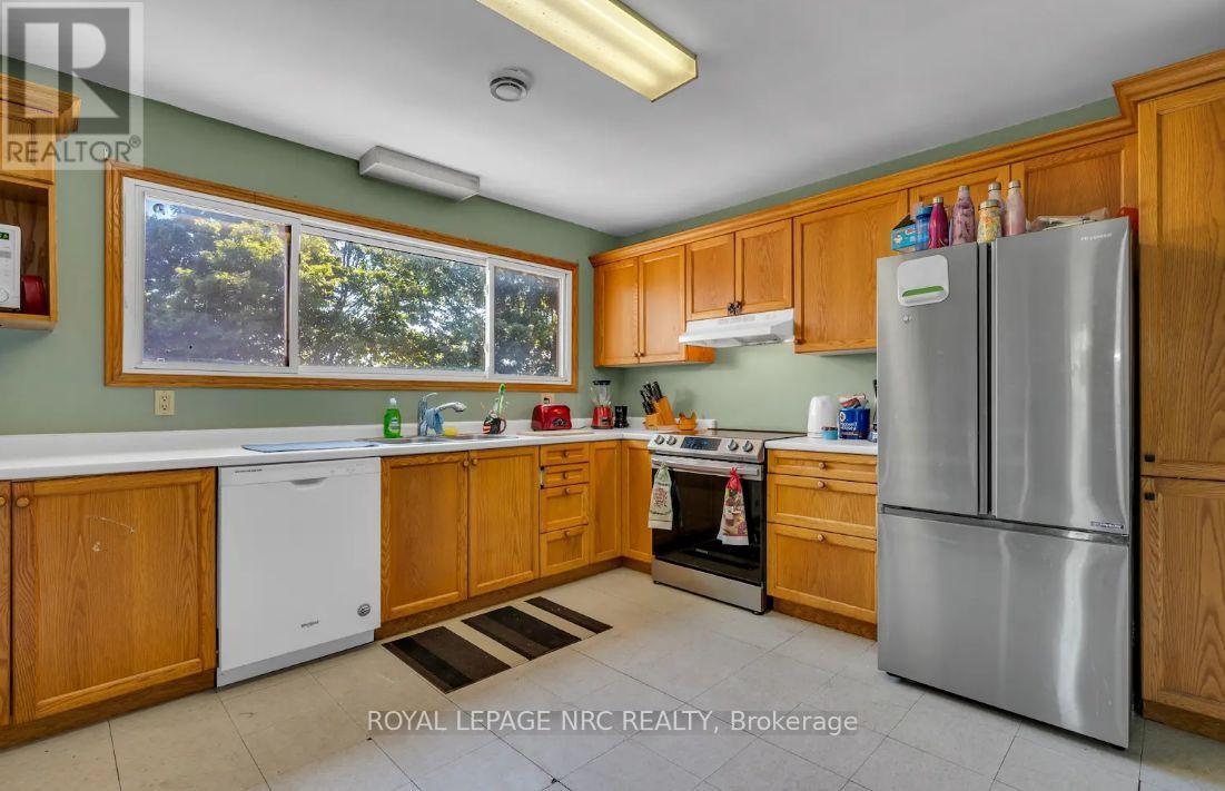 242 West Side Road, Port Colborne, Ontario  L3K 5K9 - Photo 4 - X12481229