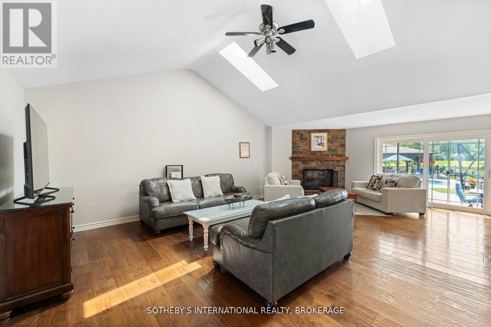 551 Darby Road, Welland, Ontario  L0S 1K0 - Photo 11 - X12481524