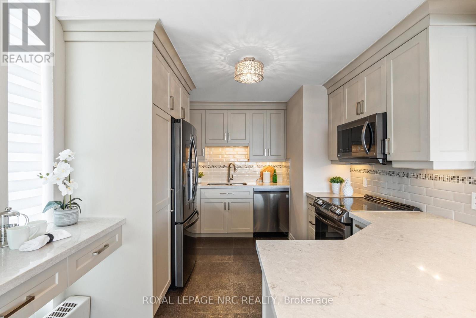 1202 - 15 Towering Heights Boulevard, St. Catharines, Ontario  L2T 3G7 - Photo 12 - X12483499