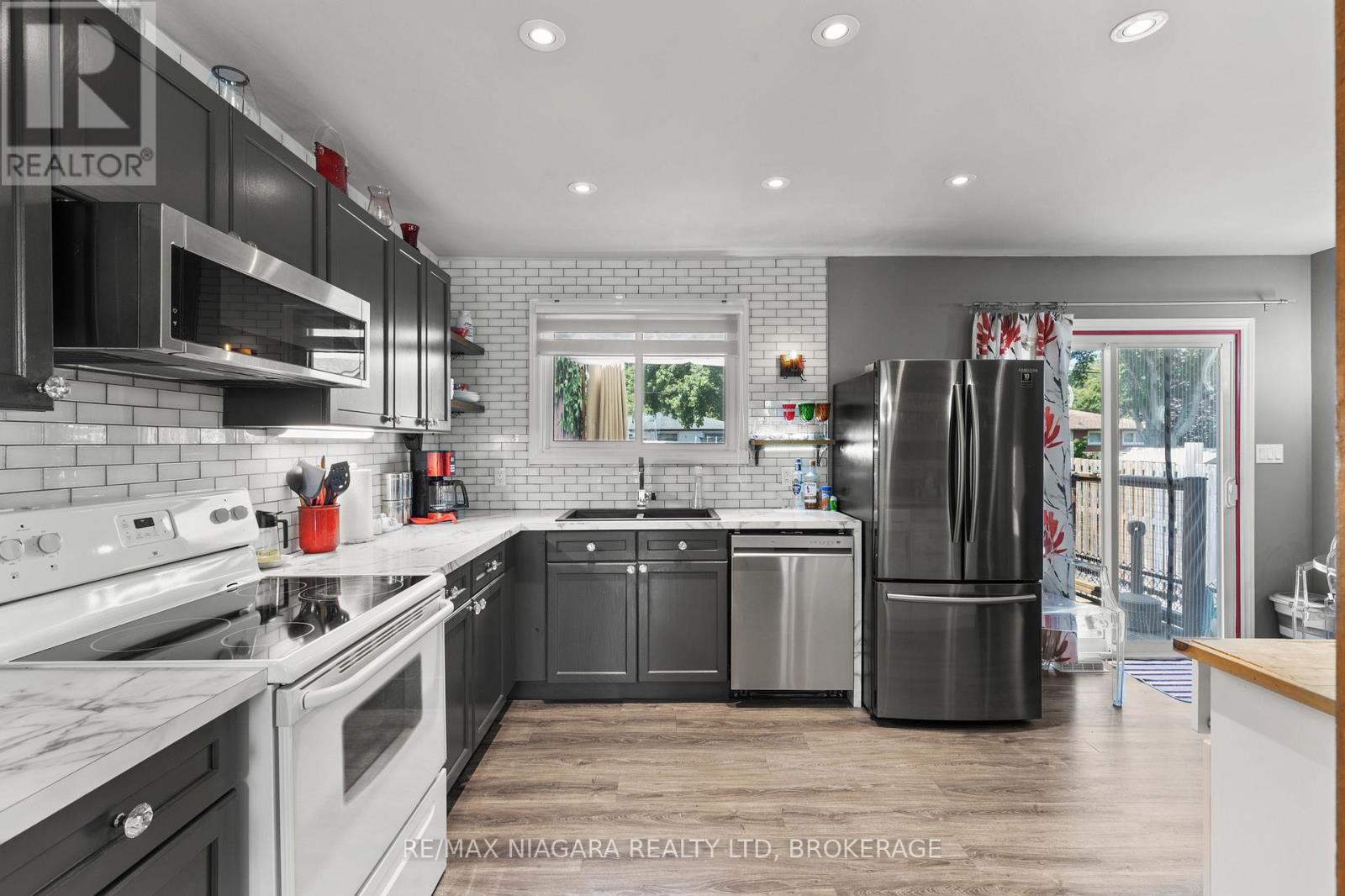 236 Cutress Avenue, Welland, Ontario  L3C 2S8 - Photo 12 - X12483547