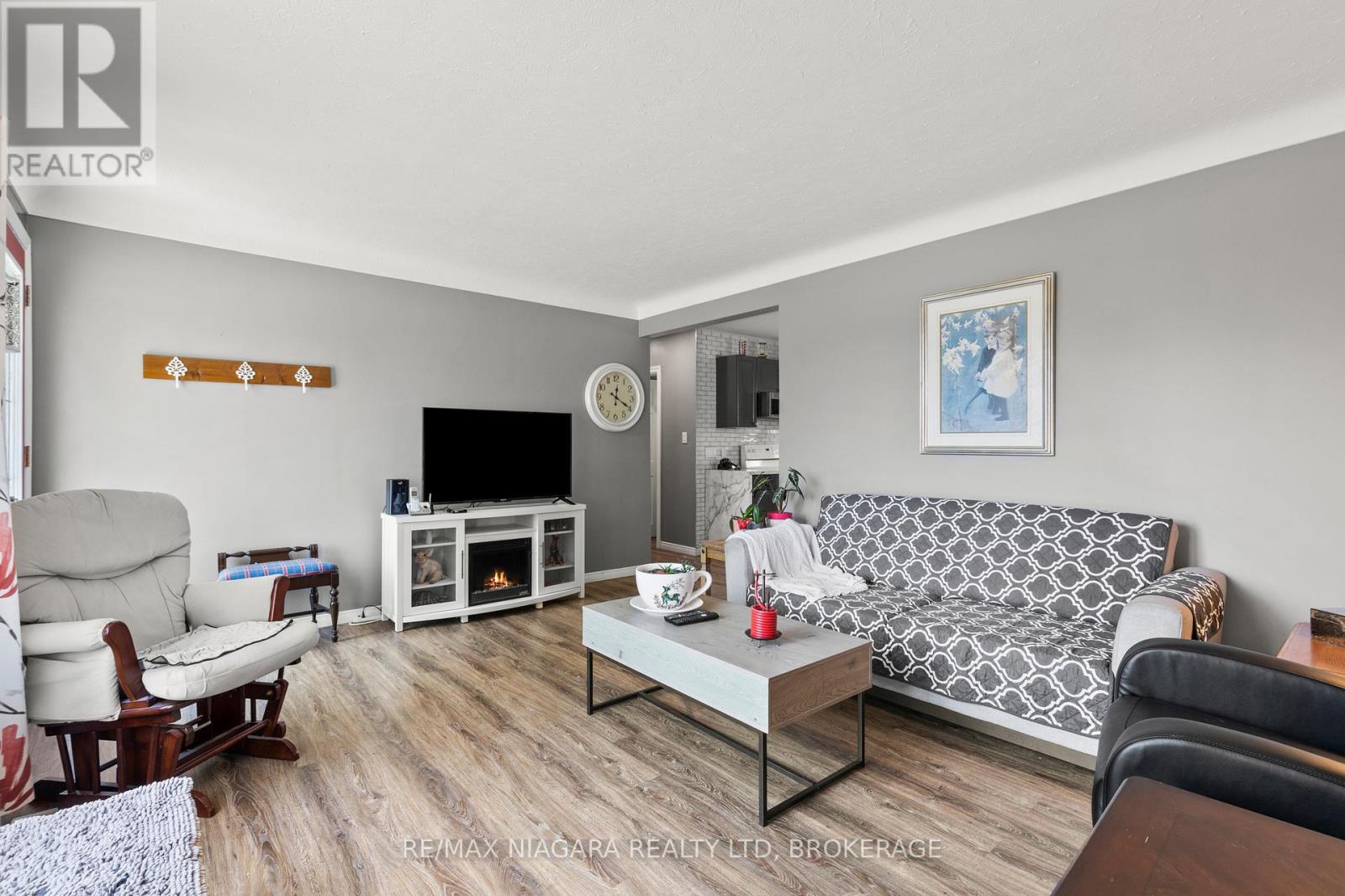 236 Cutress Avenue, Welland, Ontario  L3C 2S8 - Photo 7 - X12483547