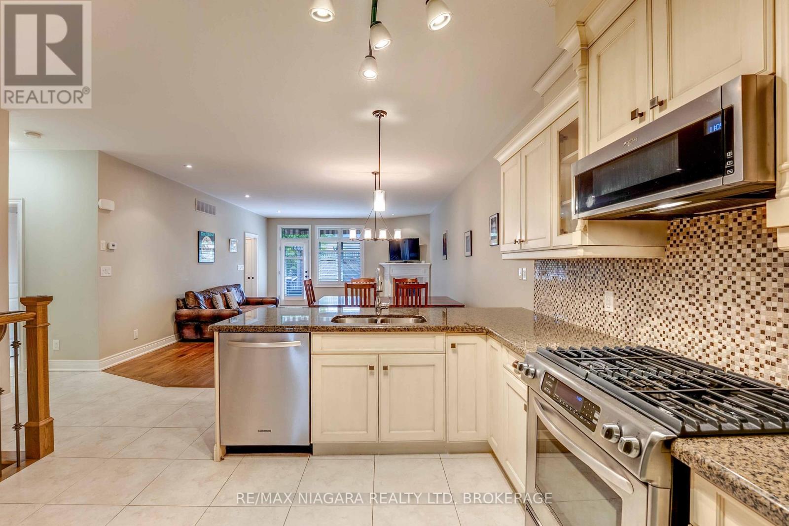 24 Emerald Common, St. Catharines, Ontario  L2M 0A7 - Photo 15 - X12483562