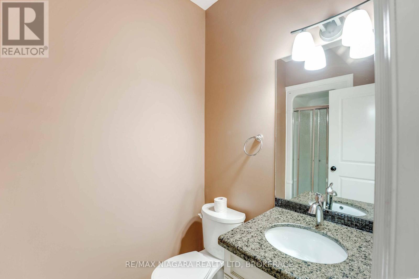 24 Emerald Common, St. Catharines, Ontario  L2M 0A7 - Photo 17 - X12483562