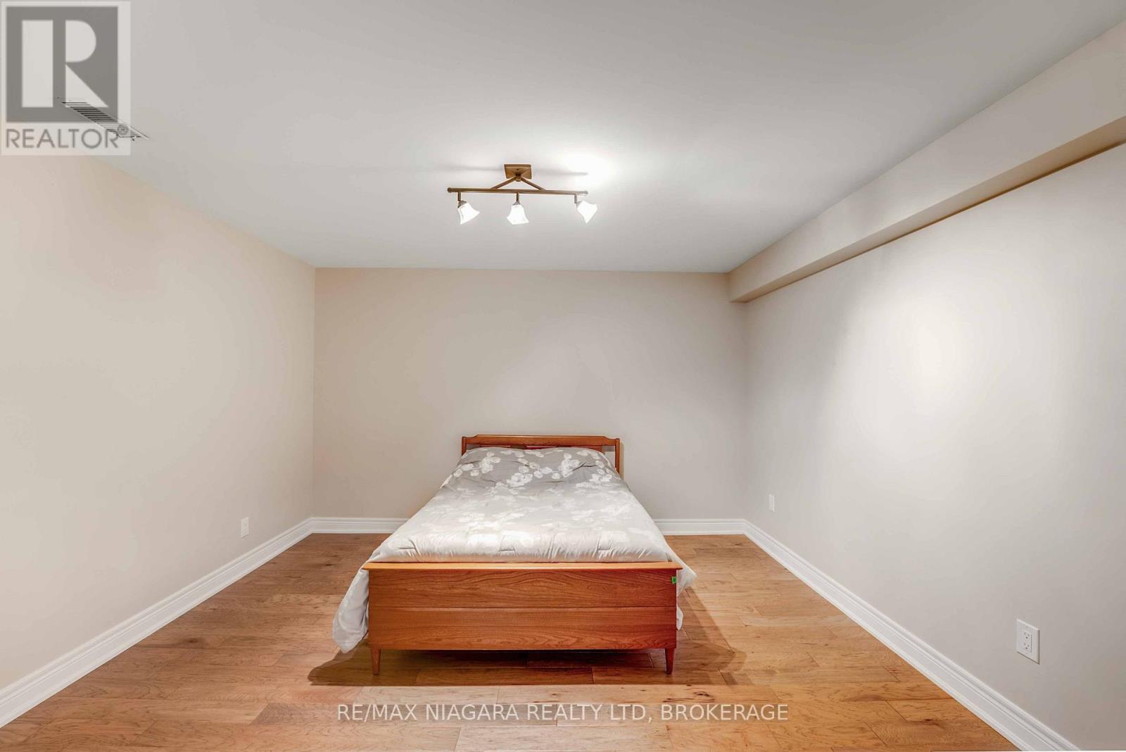 24 Emerald Common, St. Catharines, Ontario  L2M 0A7 - Photo 25 - X12483562