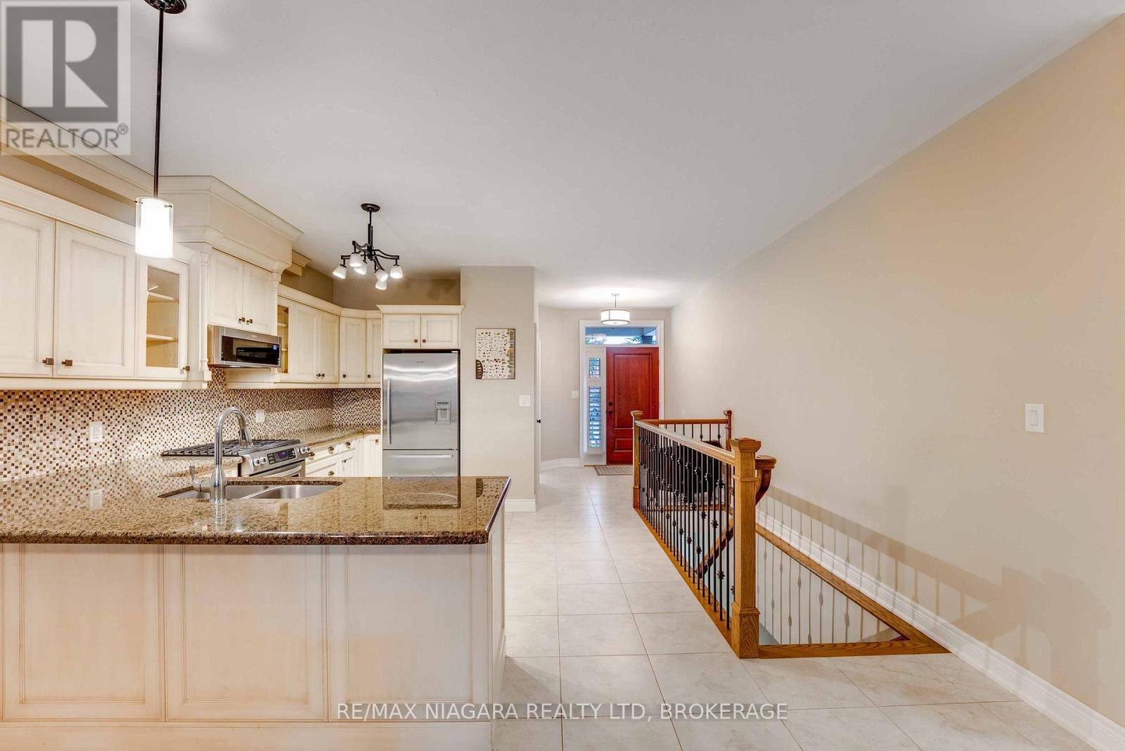 24 Emerald Common, St. Catharines, Ontario  L2M 0A7 - Photo 8 - X12483562