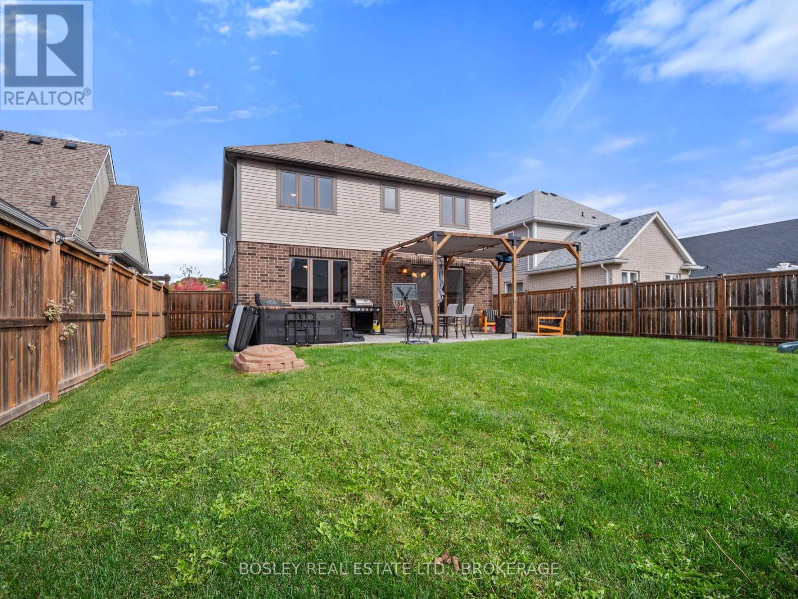 35 Mcfarland Street, Thorold, Ontario  L2V 0E5 - Photo 4 - X12483700