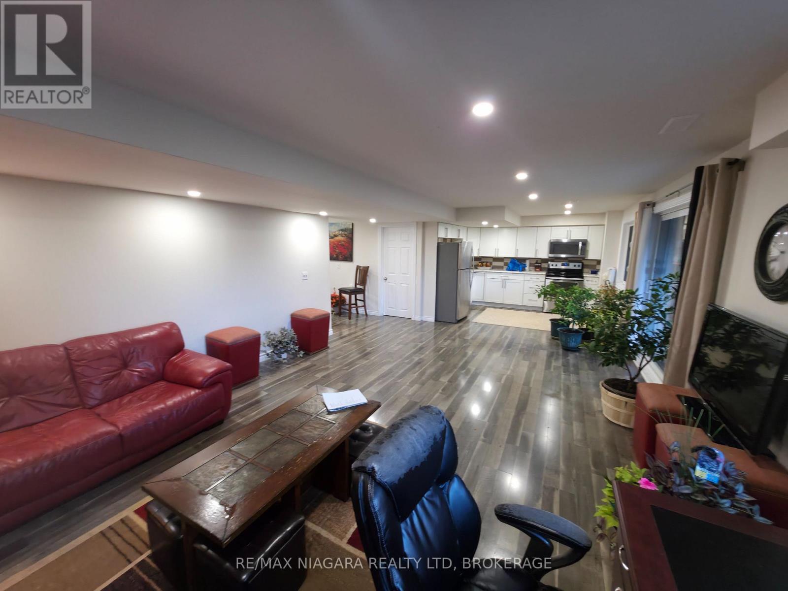 Lower - 7879 Buckeye Crescent, Niagara Falls, Ontario  L2H 0P1 - Photo 2 - X12484273