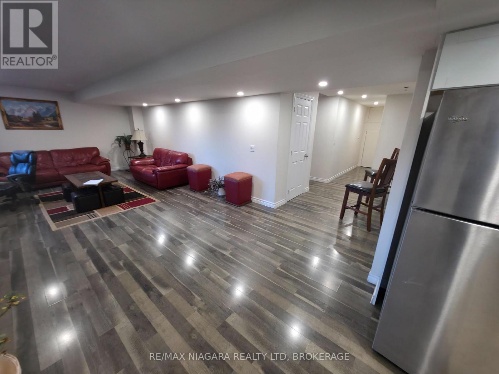 Lower - 7879 Buckeye Crescent, Niagara Falls, Ontario  L2H 0P1 - Photo 5 - X12484273