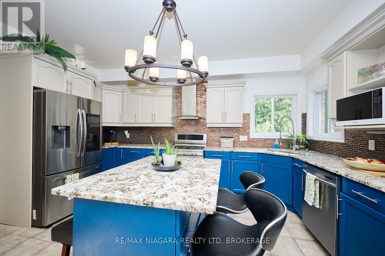 690 Brian Street, Fort Erie, Ontario  L2A 6W2 - Photo 13 - X12485388