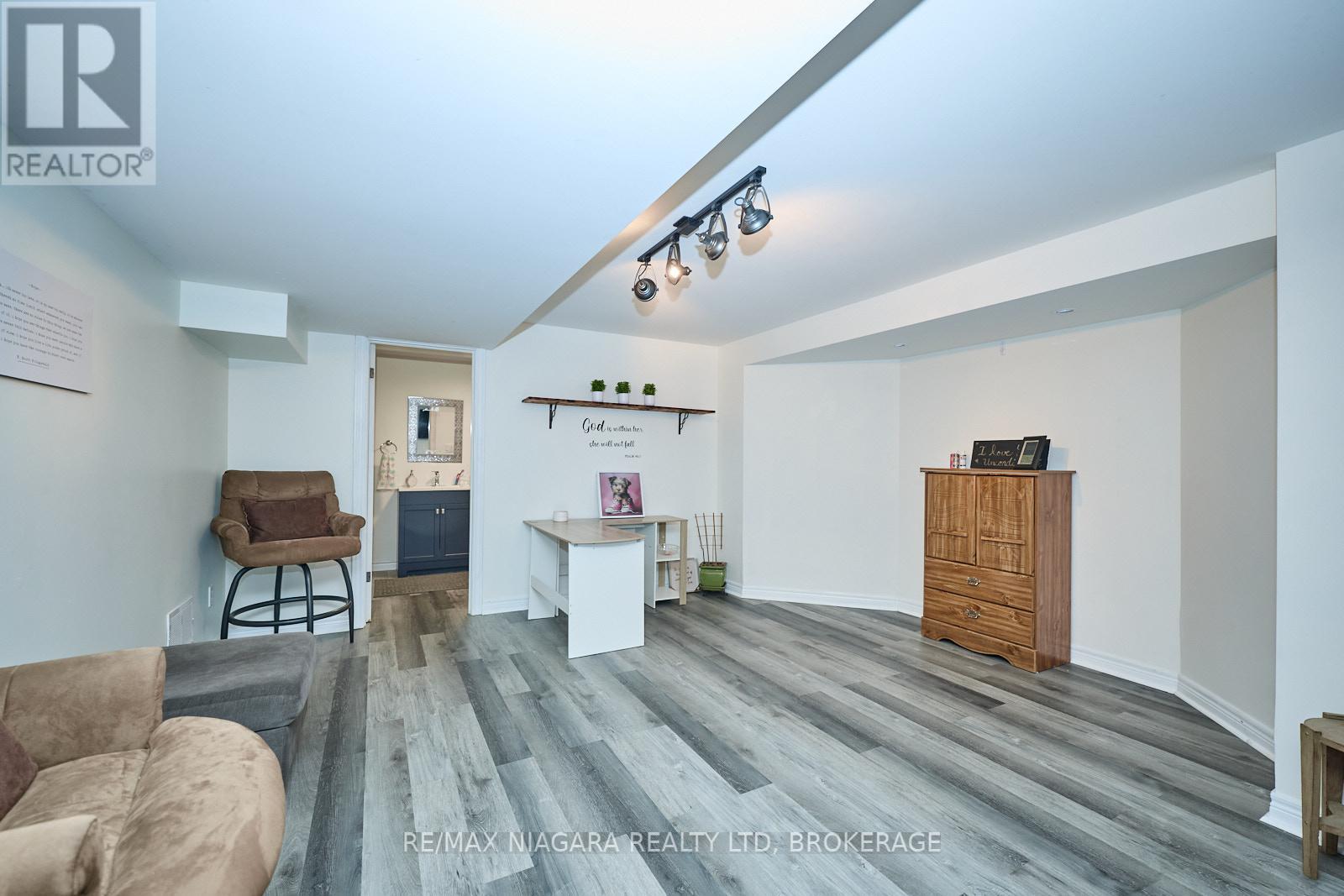 690 Brian Street, Fort Erie, Ontario  L2A 6W2 - Photo 26 - X12485388