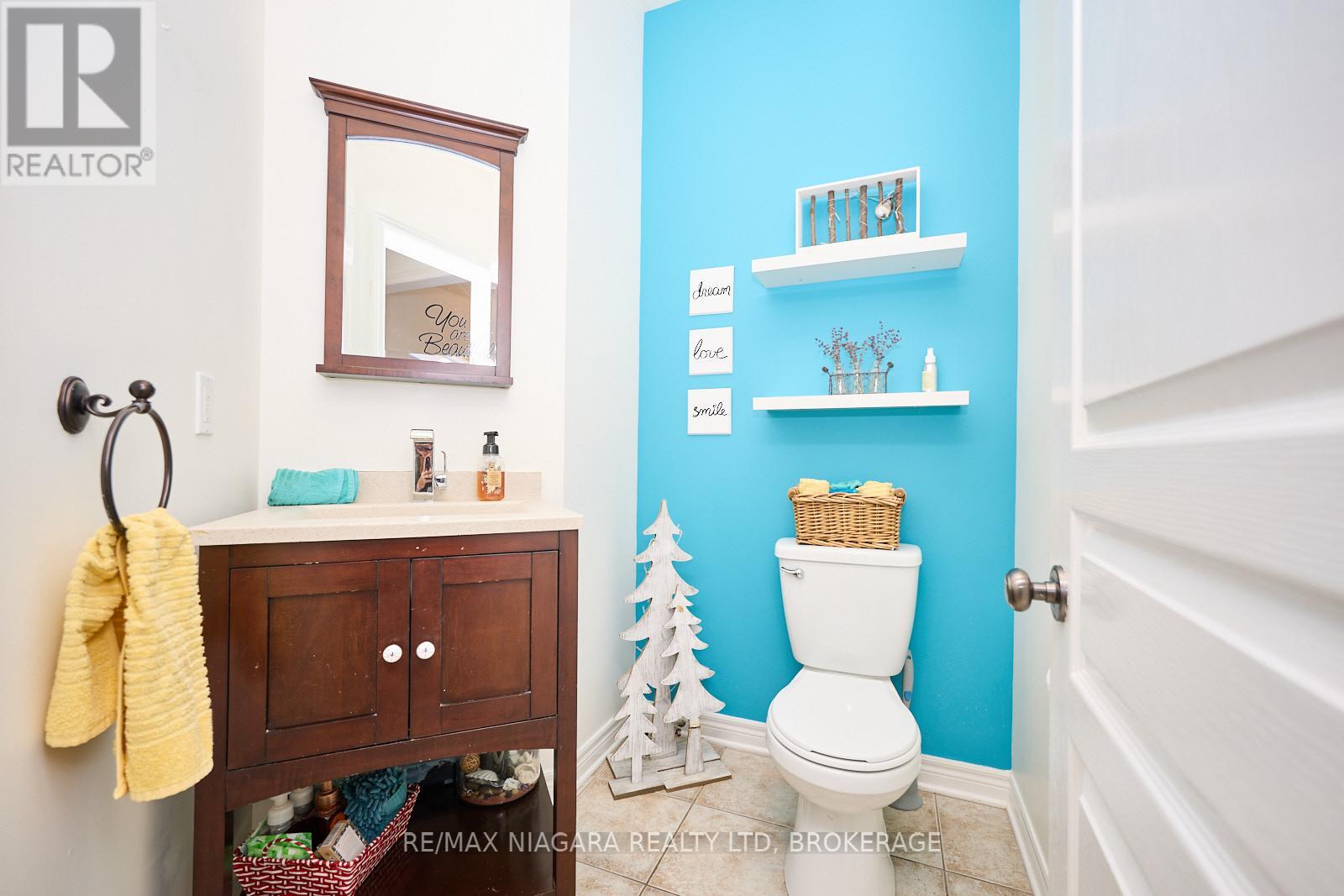 690 Brian Street, Fort Erie, Ontario  L2A 6W2 - Photo 4 - X12485388