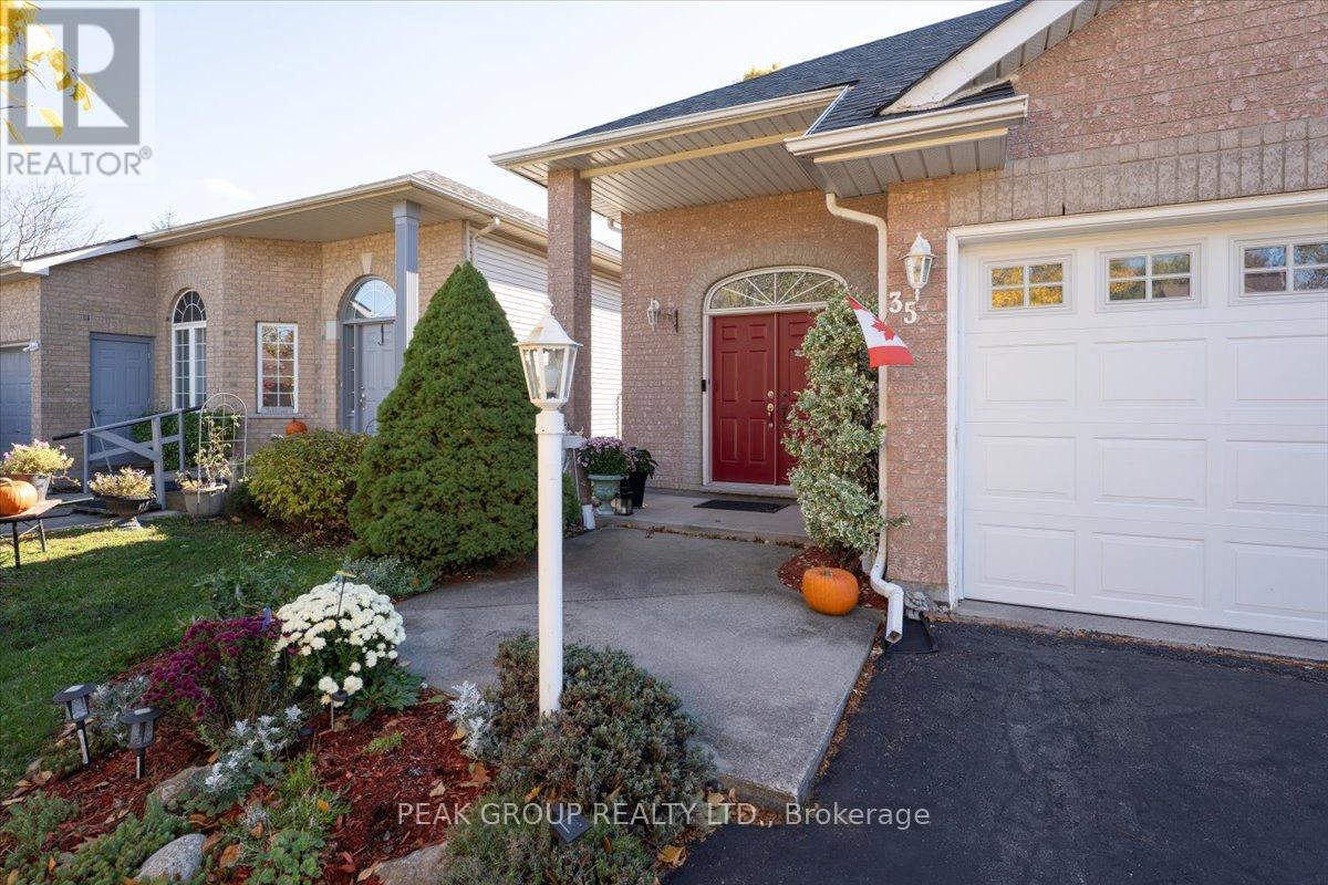 35 Jackson Court E, Welland, Ontario  L3C 7G4 - Photo 2 - X12494226