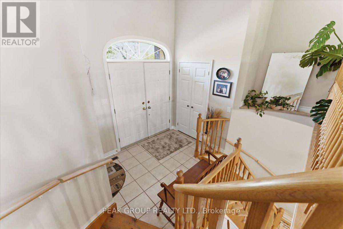 35 Jackson Court E, Welland, Ontario  L3C 7G4 - Photo 3 - X12494226