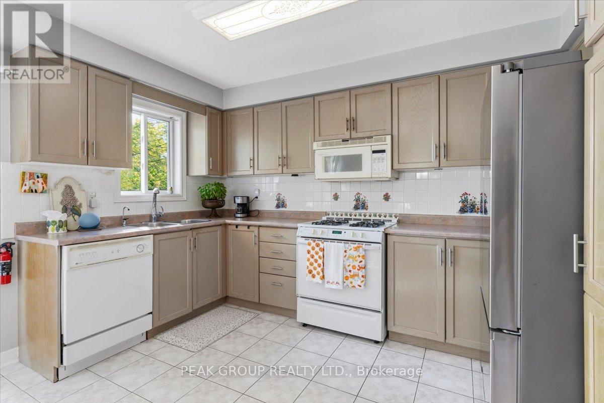 35 Jackson Court E, Welland, Ontario  L3C 7G4 - Photo 7 - X12494226