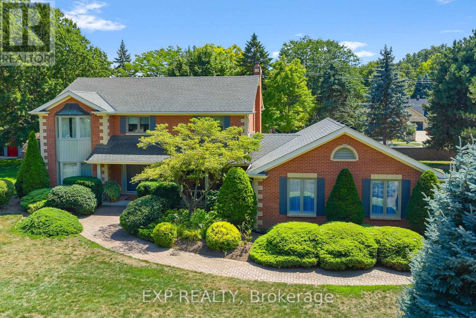 6748 January Drive, Niagara Falls, Ontario  L2J 4J4 - Photo 2 - X12496302