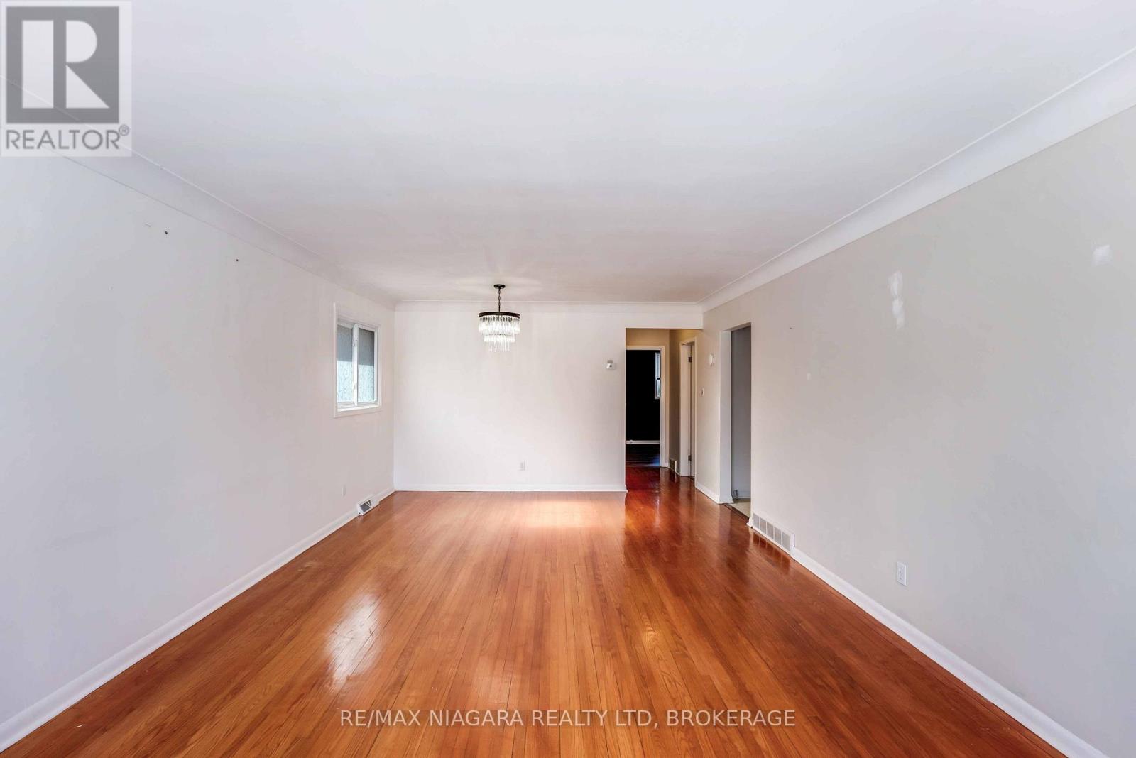 Main Level - 144 Elm Street, Port Colborne, Ontario  L3K 4N4 - Photo 3 - X12496318