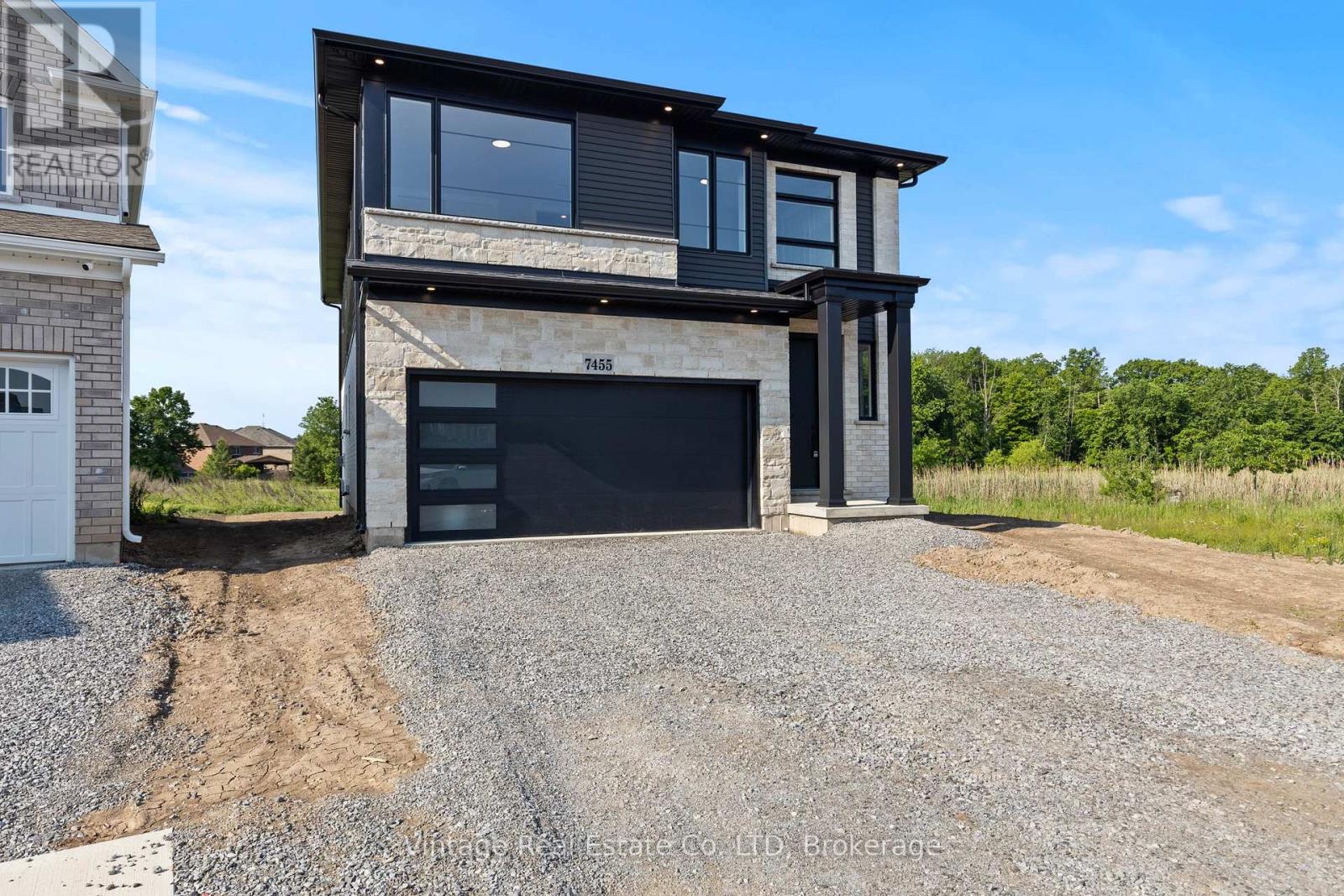 7455 Majestic Trail, Niagara Falls, Ontario  L2H 3V9 - Photo 2 - X12498948