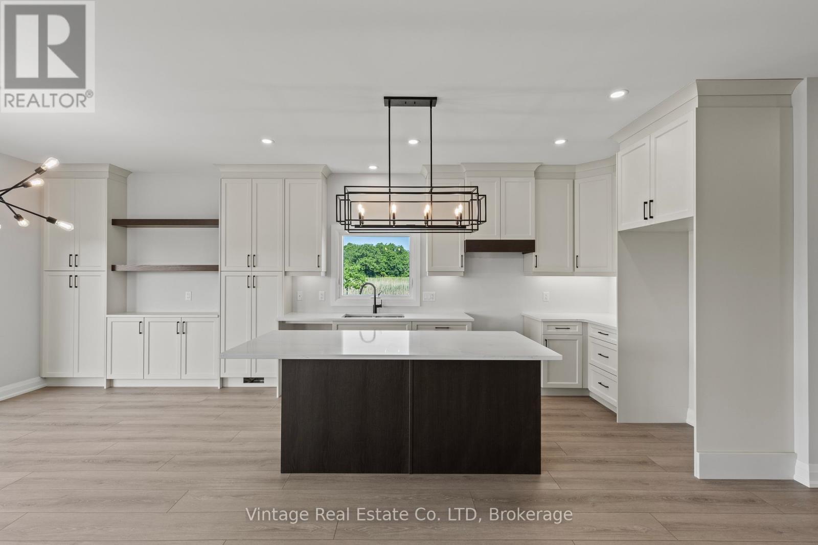 7455 Majestic Trail, Niagara Falls, Ontario  L2H 3V9 - Photo 4 - X12498948