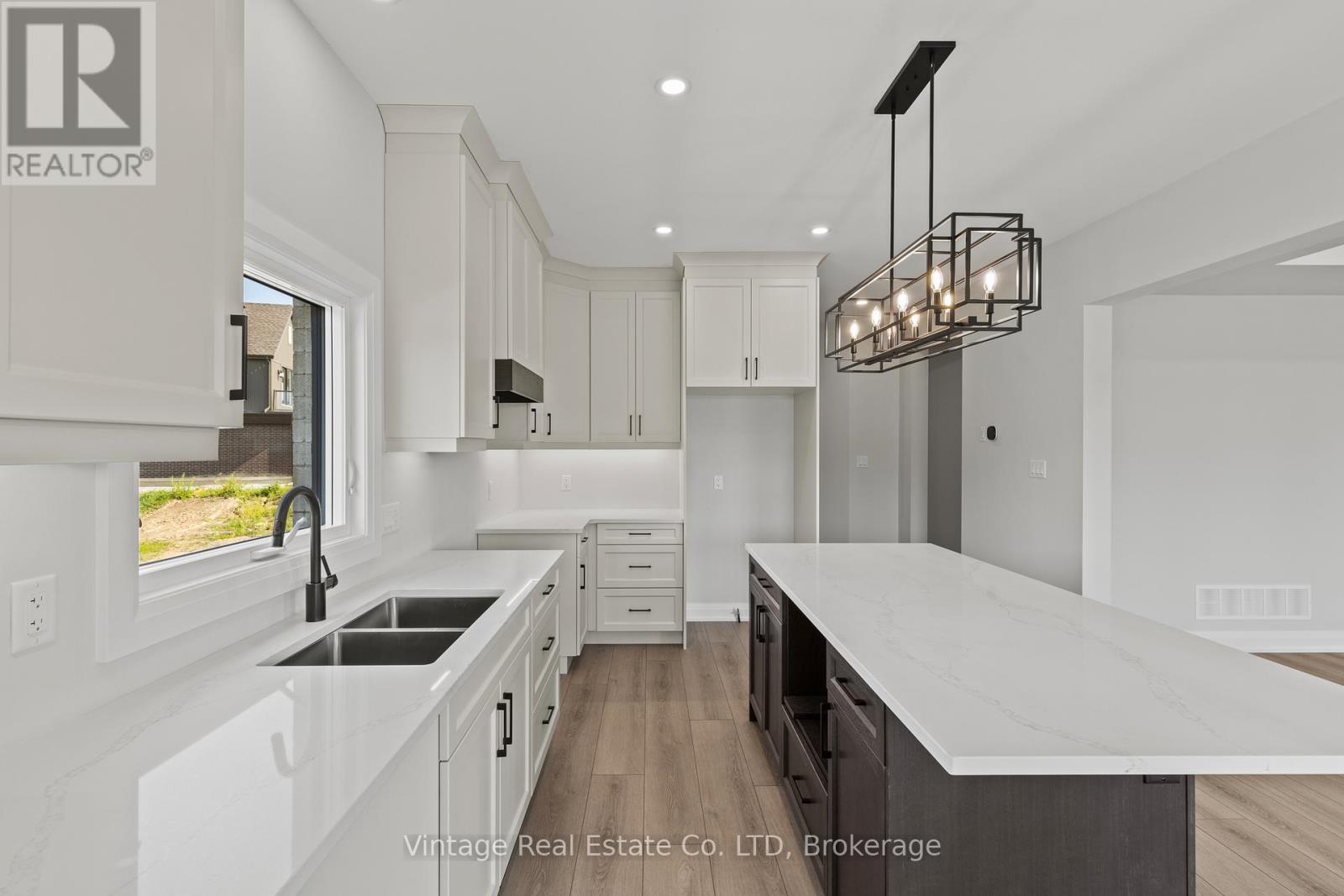 7455 Majestic Trail, Niagara Falls, Ontario  L2H 3V9 - Photo 5 - X12498948