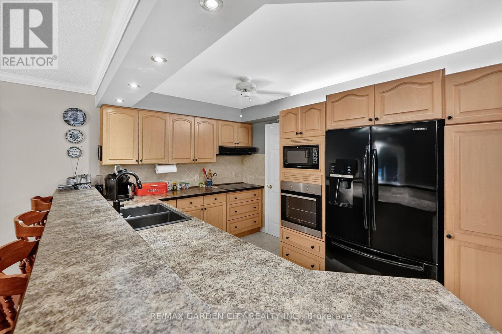 201 - 70 Main Street, St. Catharines, Ontario  L2N 4T9 - Photo 6 - X12505630