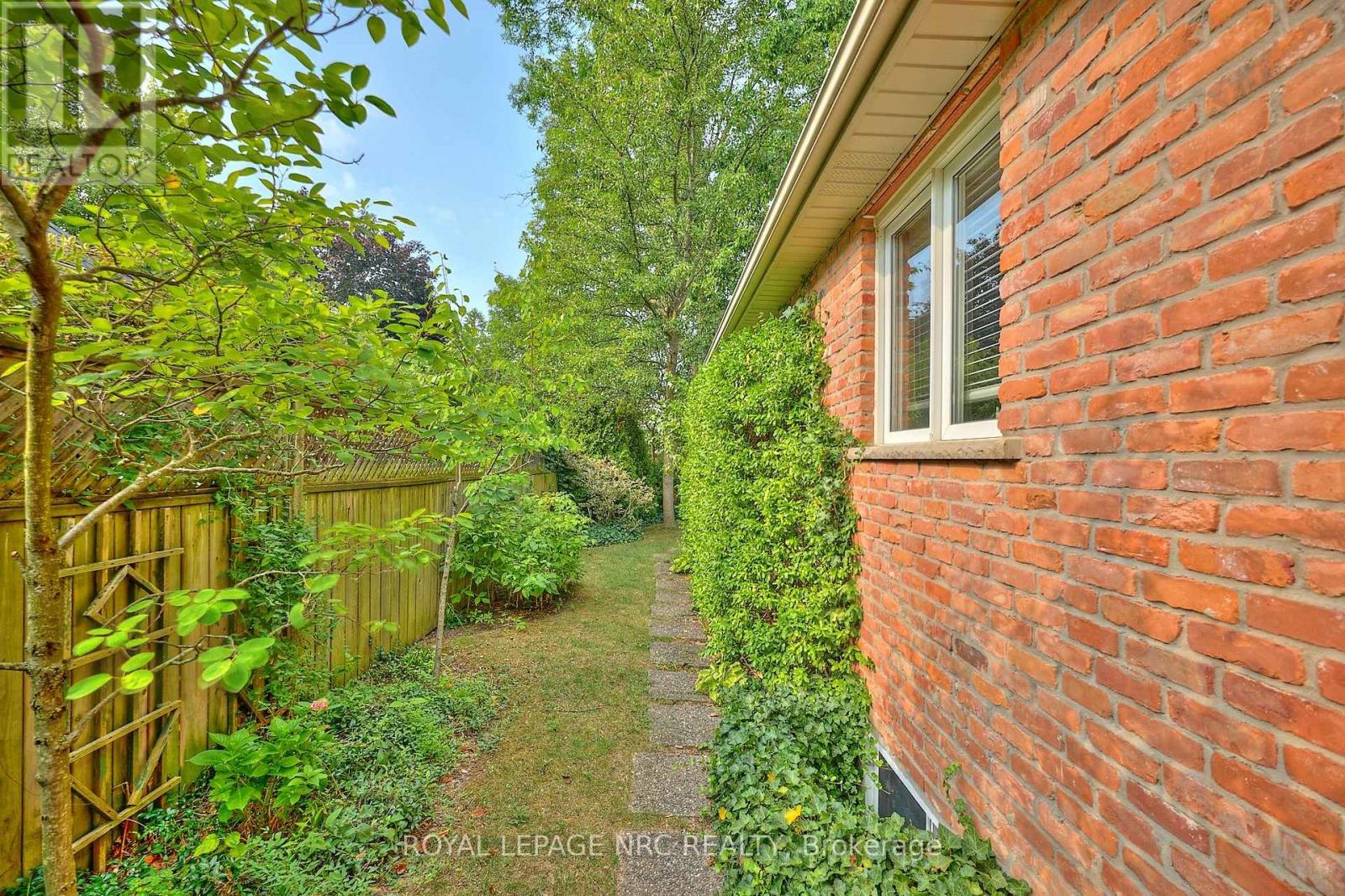 330 John Street W, Niagara-On-The-Lake, Ontario  L0S 1J0 - Photo 5 - X12517464