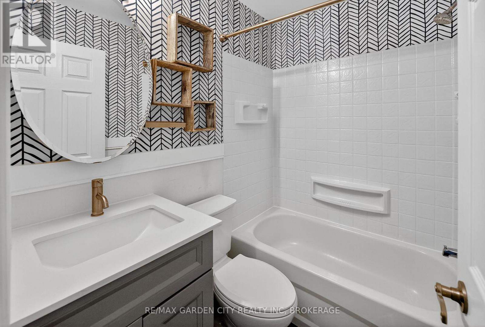 210 Wright Street, Welland, Ontario  L3B 2K3 - Photo 12 - X12520402