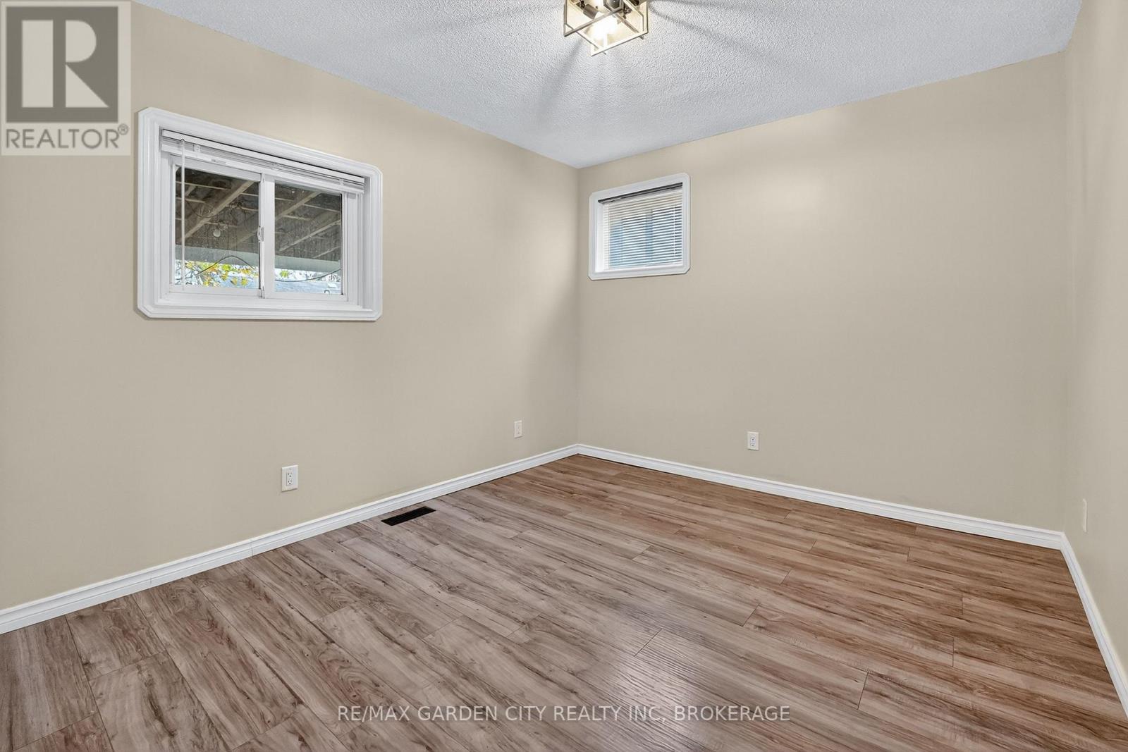 210 Wright Street, Welland, Ontario  L3B 2K3 - Photo 14 - X12520402