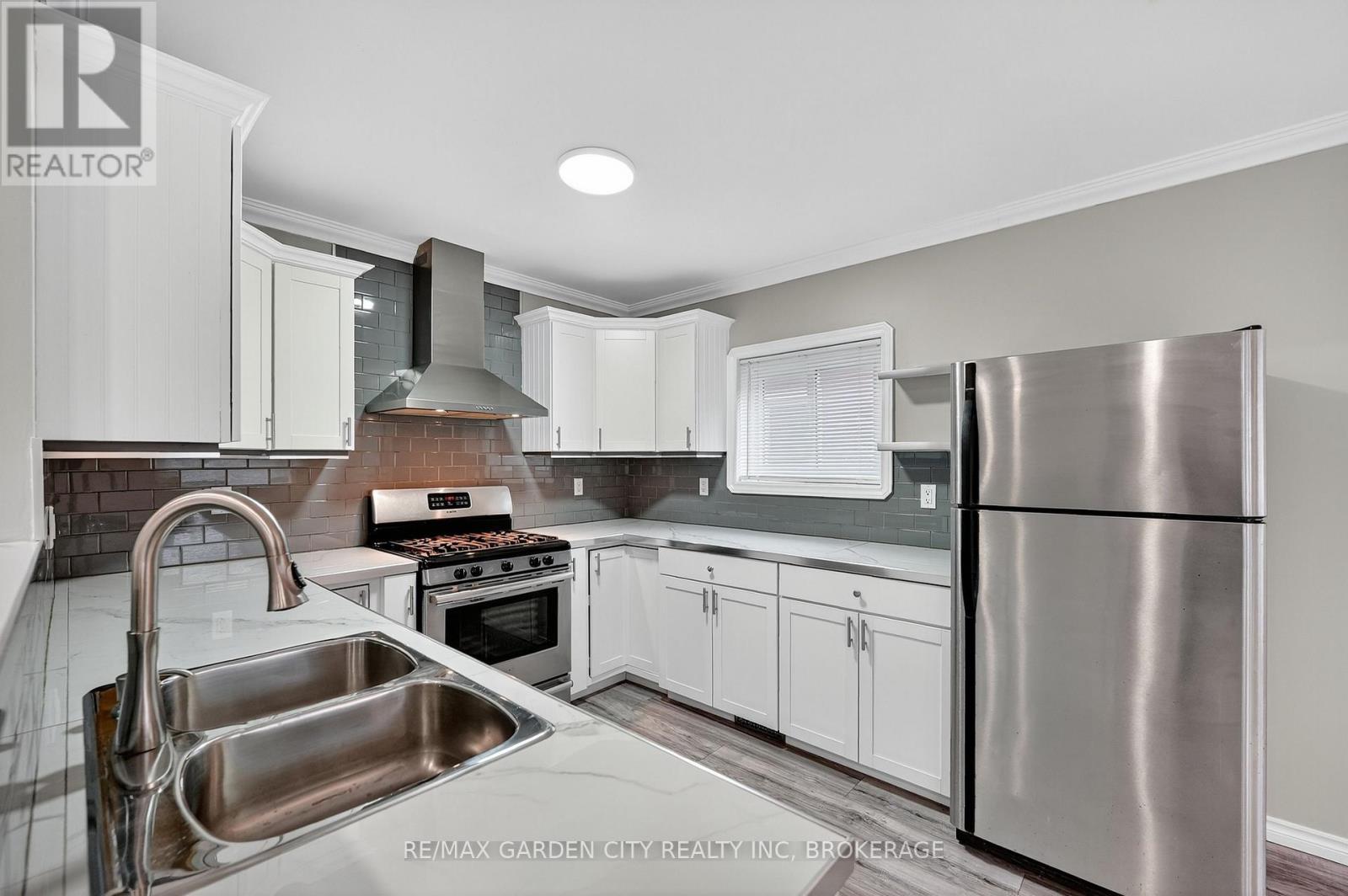 210 Wright Street, Welland, Ontario  L3B 2K3 - Photo 5 - X12520402